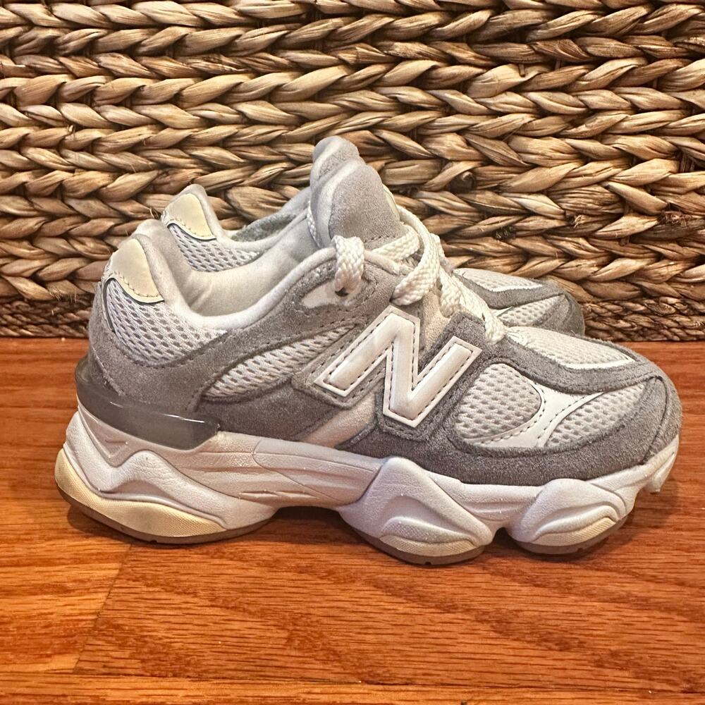 New Balance Sneakers sz 12.5 little kids New Balance 9060